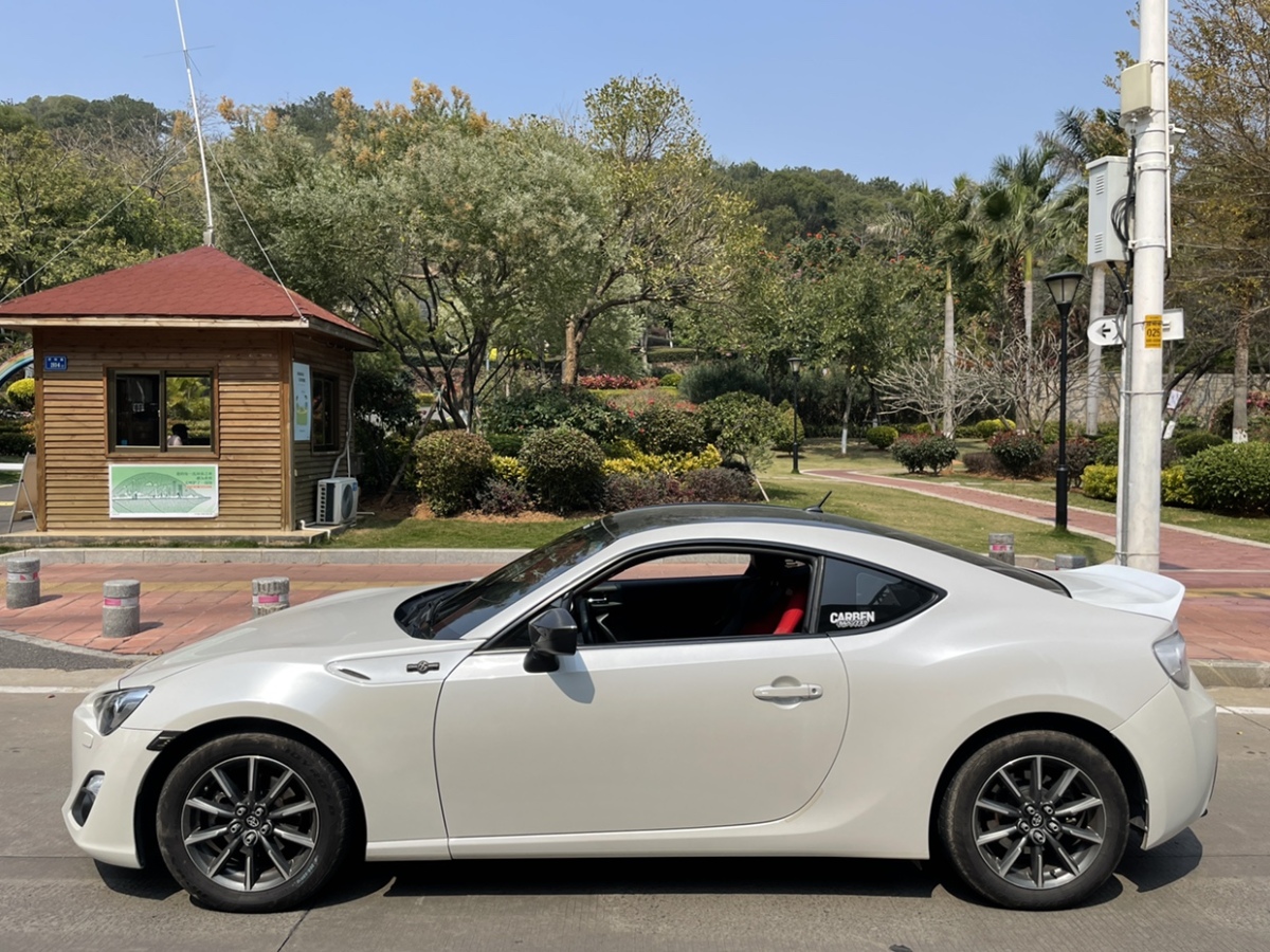 丰田 86 2013款 2.0l 自动豪华型图片