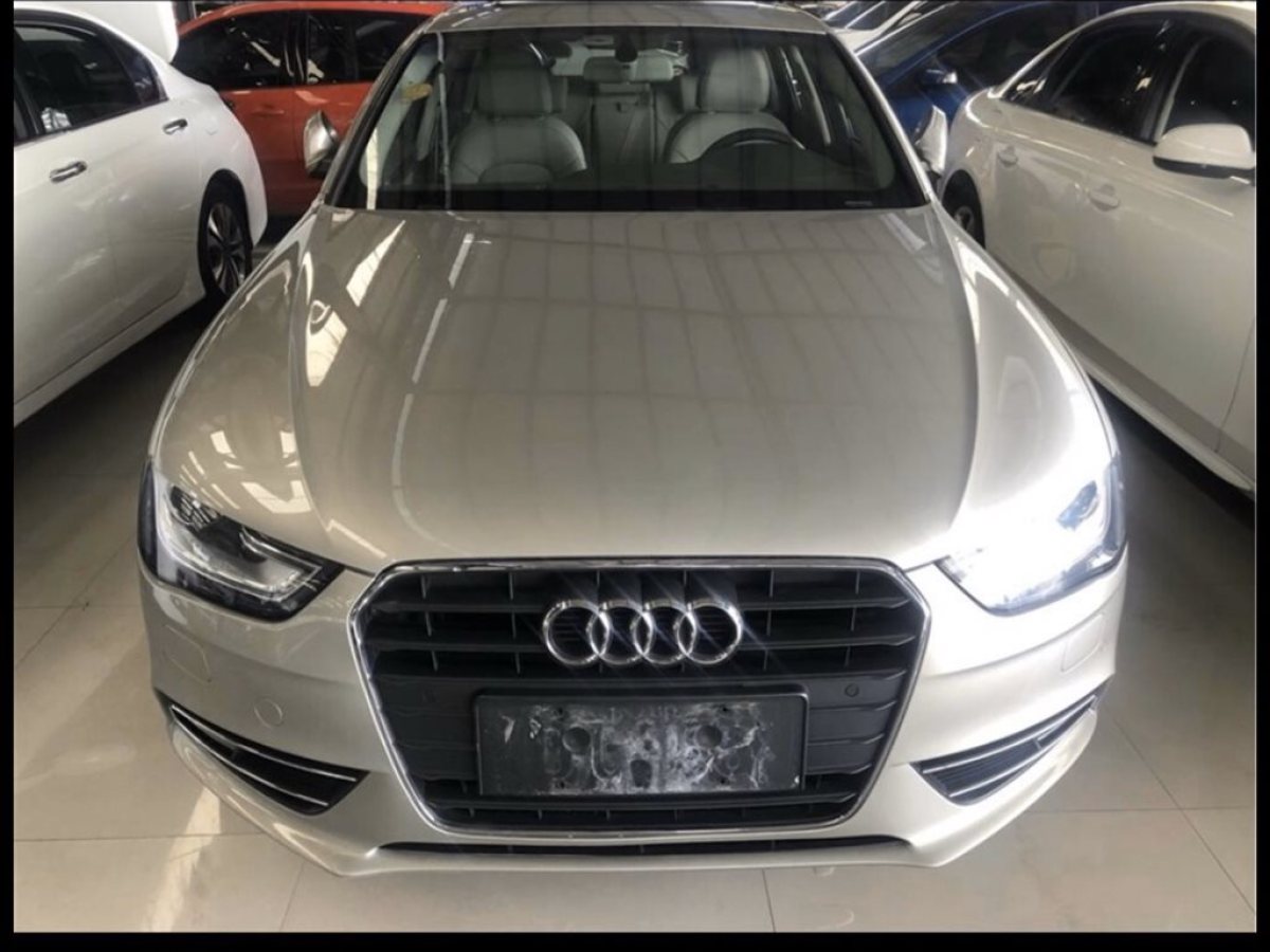 2015年10月奥迪 奥迪a4l  2015款 35 tfsi 自动标准型