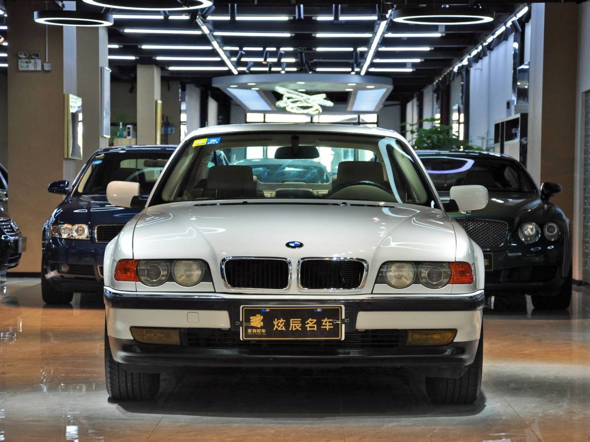 2001年8月宝马 宝马7系  2000款 735i