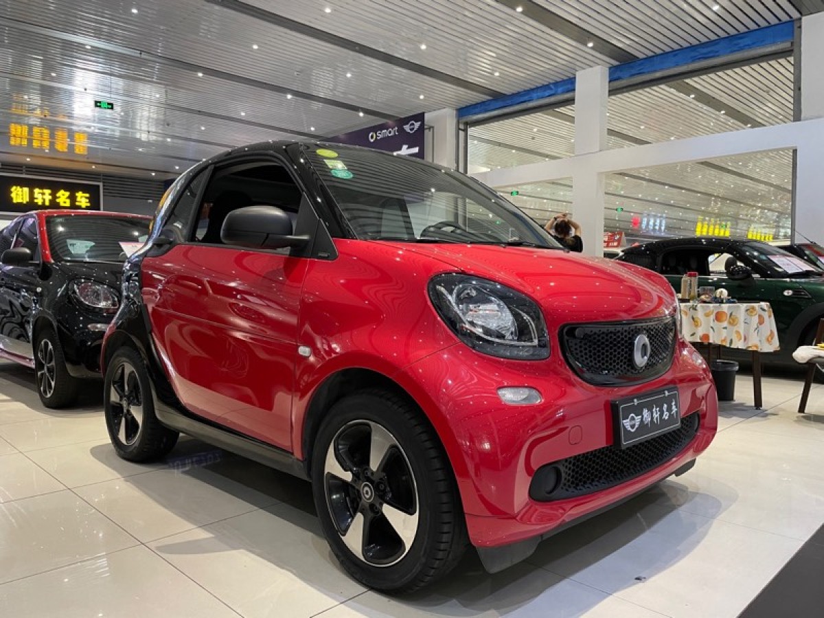 smart fortwo 2018款 1.0l 52千瓦硬顶激情版图片