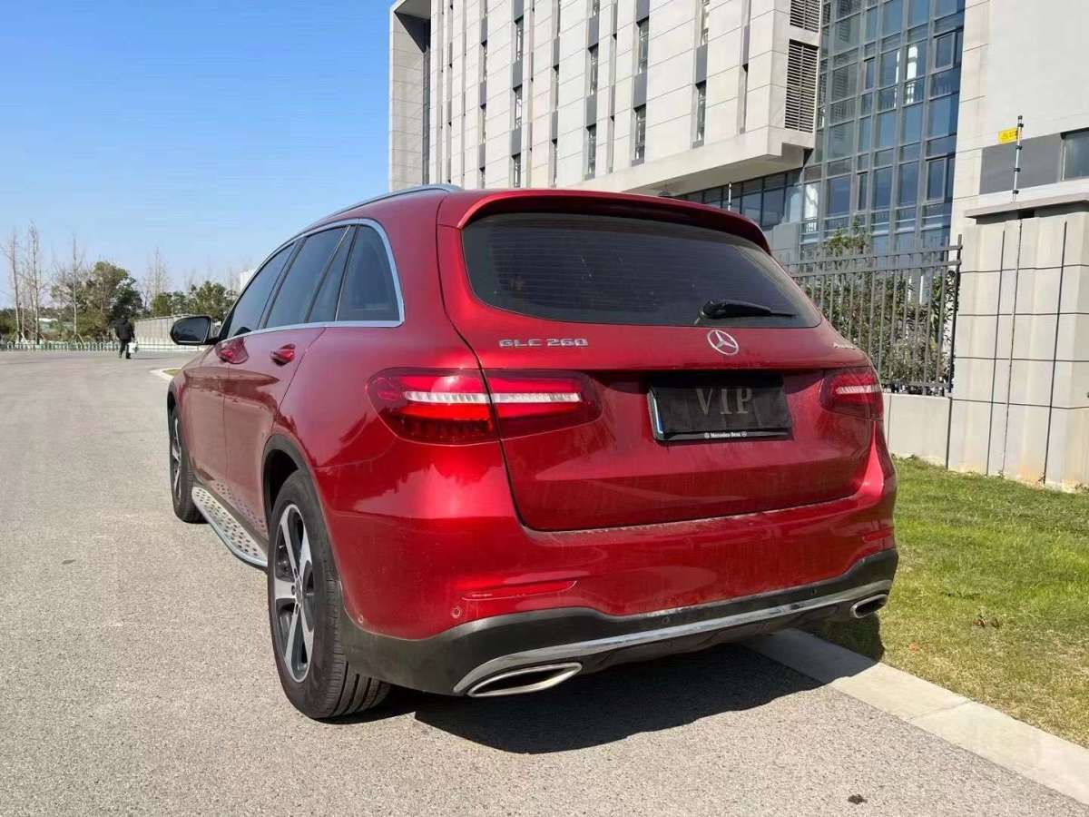 奔驰 奔驰glc 2018款 glc 260 4matic 豪华型 红色 手自一体对价格不