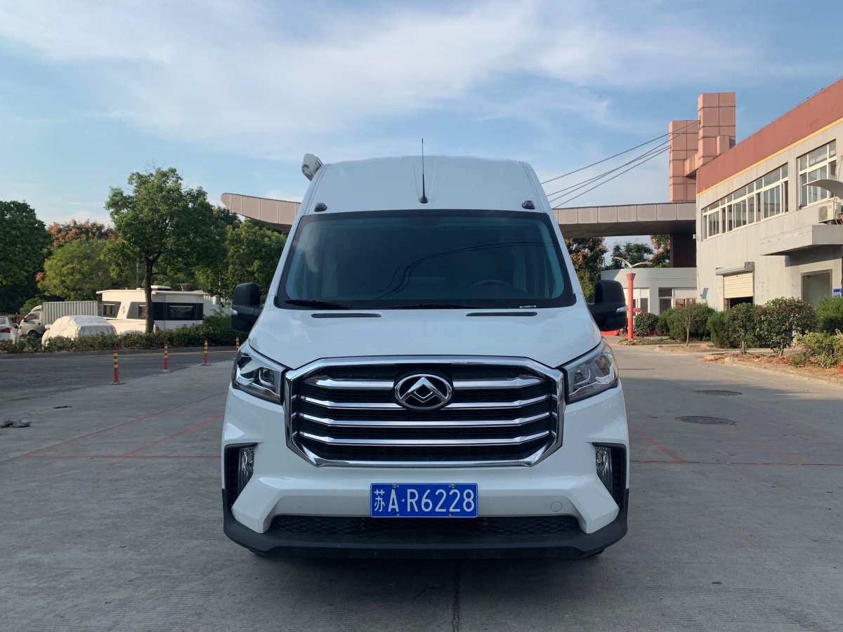 上汽大通 v90 2019款 2.0t 手动van后驱双胎加长轴超高顶3座图片