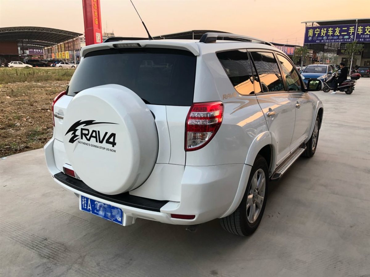 丰田rav4荣放 2011款 2.4l 自动四驱至臻导航版图片