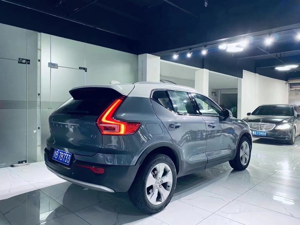 沃尔沃 xc40 2019款 t4 四驱子夜亚马逊蓝图片