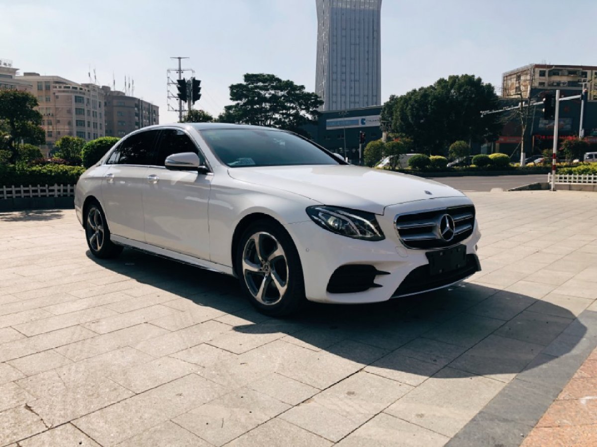 2018年1月奔驰 奔驰e级 2017款 e 300 l 运动豪华型