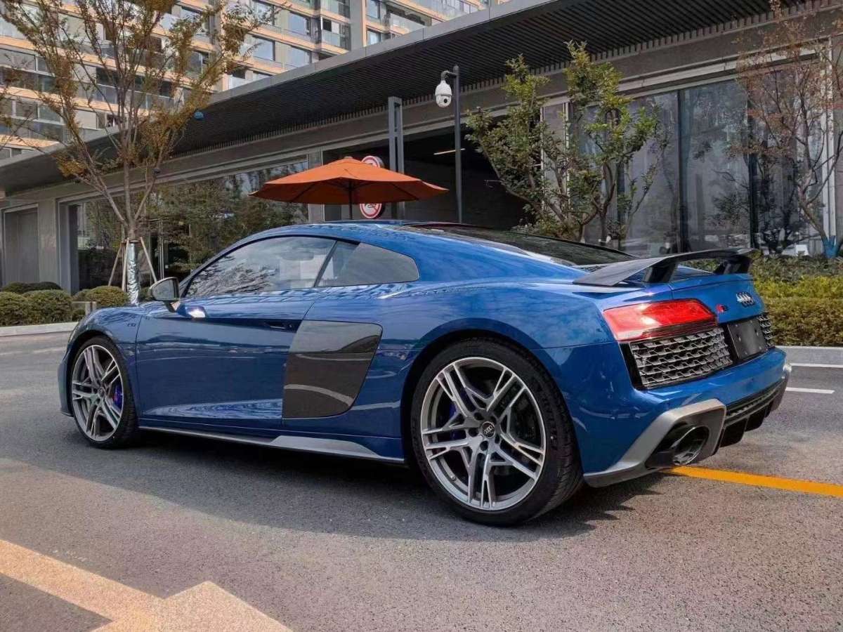 奥迪 奥迪r8  2021款 v10 coupe performance 蓝色 自动档对价格不