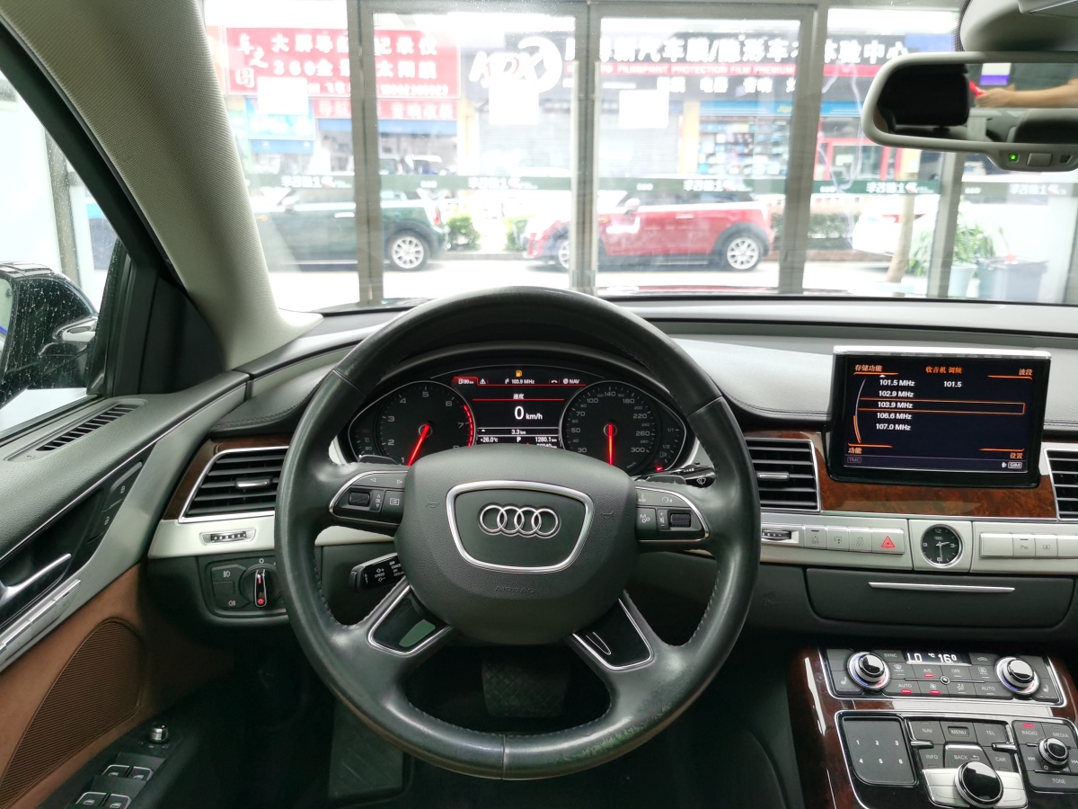 奥迪 奥迪a8  2013款 a8l 45 tfsi quattro舒适型 黑色 手动挡对价格