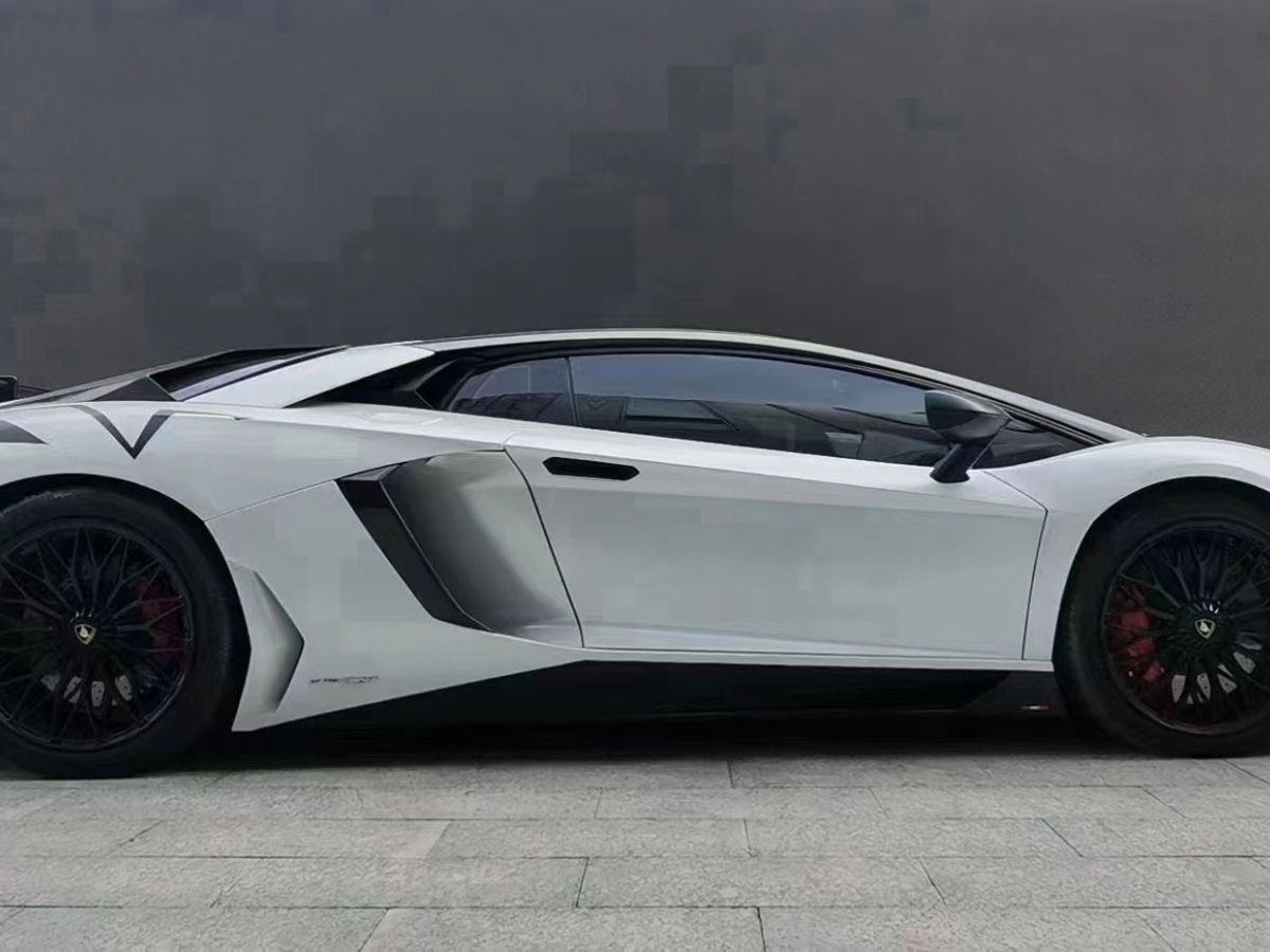 兰博基尼 aventador 2011款 lp 700-4 白色 自动档对价格不满意?