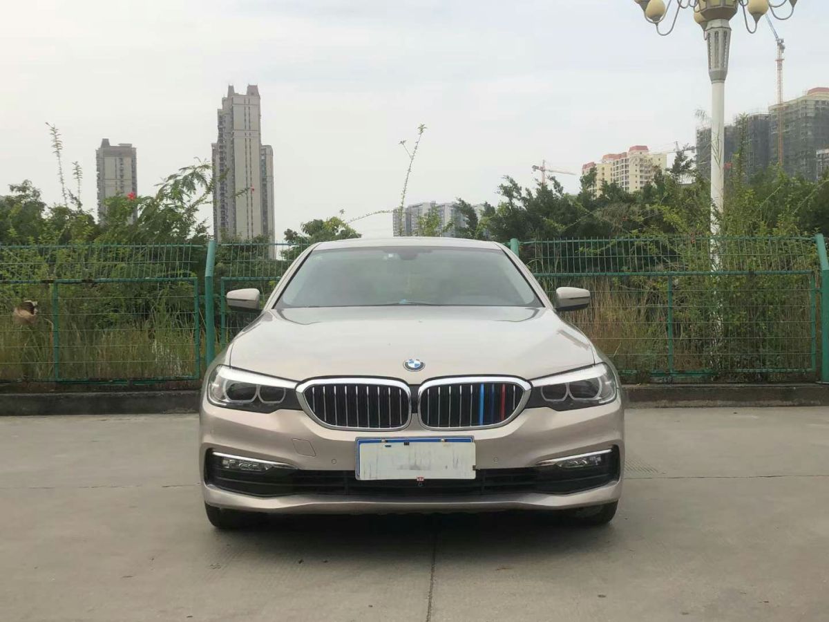 宝马 宝马5系 2015款 528i xdrive 豪华设计套装型图片