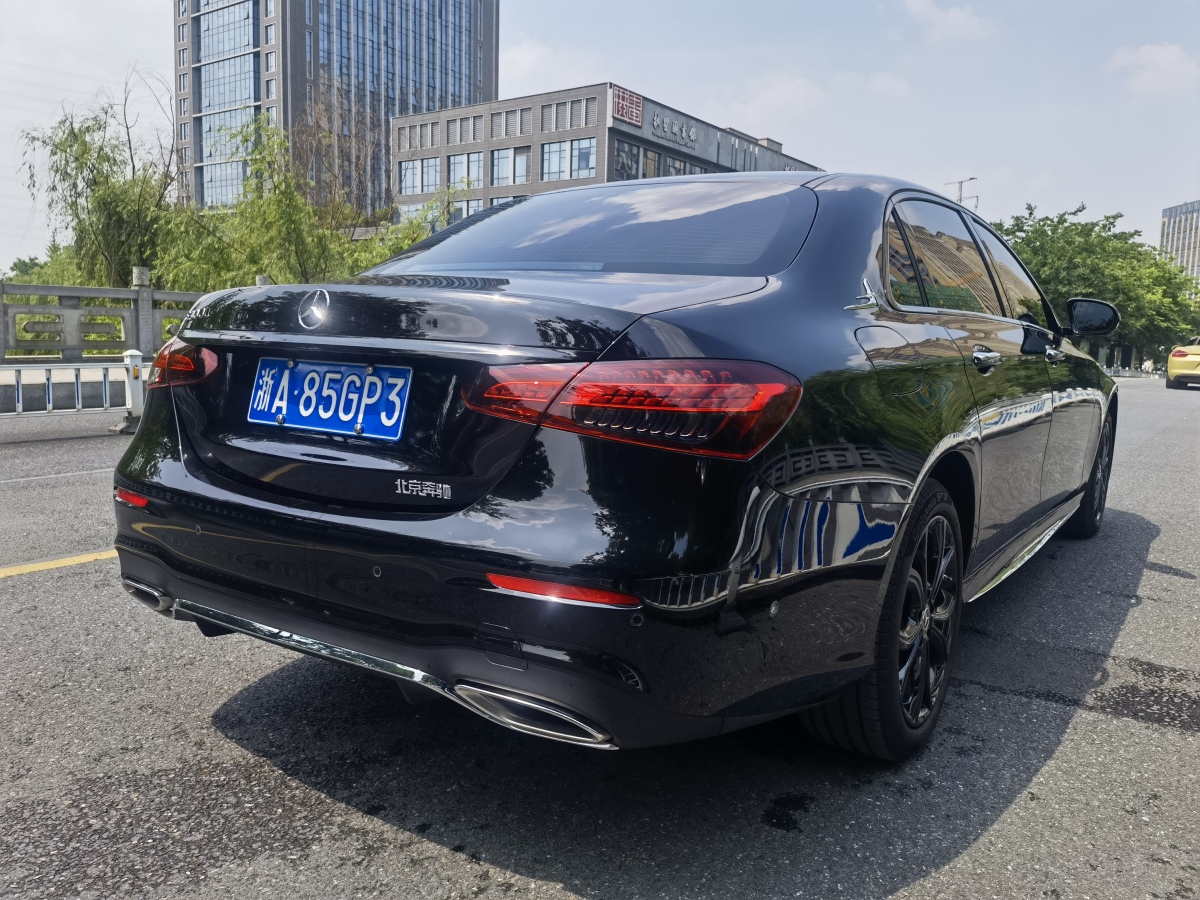 奔驰 奔驰e级 2022款 改款 e 300 l 运动豪华型图片