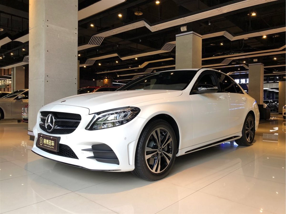 【重庆】2020年04月 奔驰 奔驰c级amg 2020款 c 260 运动版 自动档