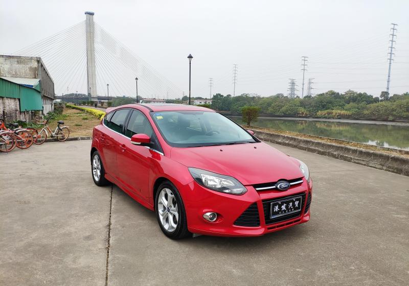 福特 福克斯 2012款 两厢 2.0l 自动豪华运动型图片