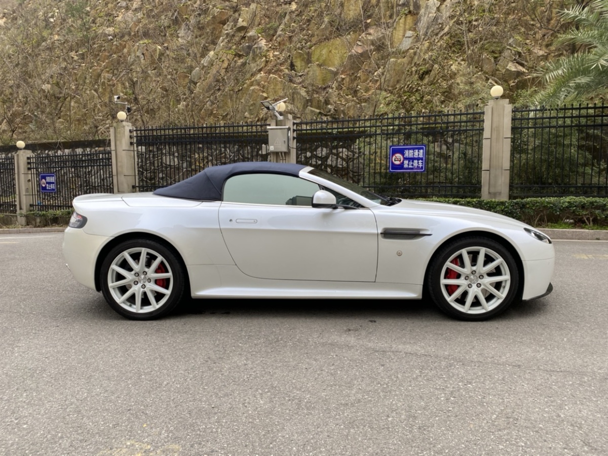 阿斯顿·马丁 v8 vantage  2012款 4.7l s roadster图片