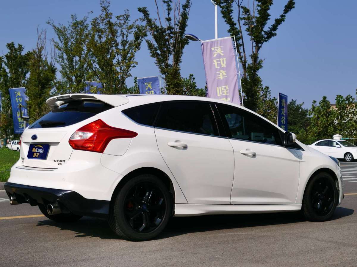 福特 福克斯  2012款 两厢 2.0l 自动豪华运动型图片