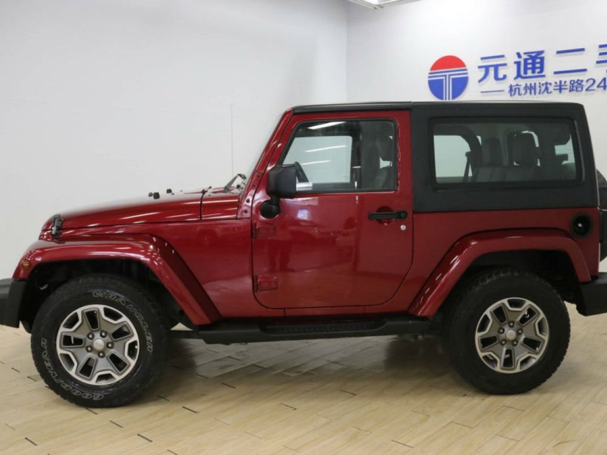 【杭州】2013年02月 jeep 牧马人 2012款 3.6l sahara 两门版 自动档