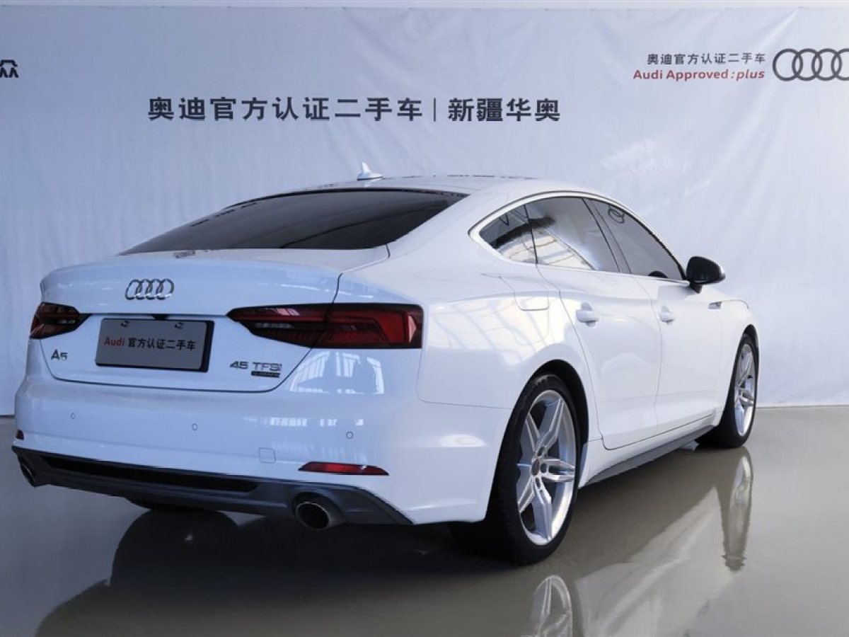 奥迪 奥迪a5 2017款 sportback 45 tfsi quattro 运动型 自动档