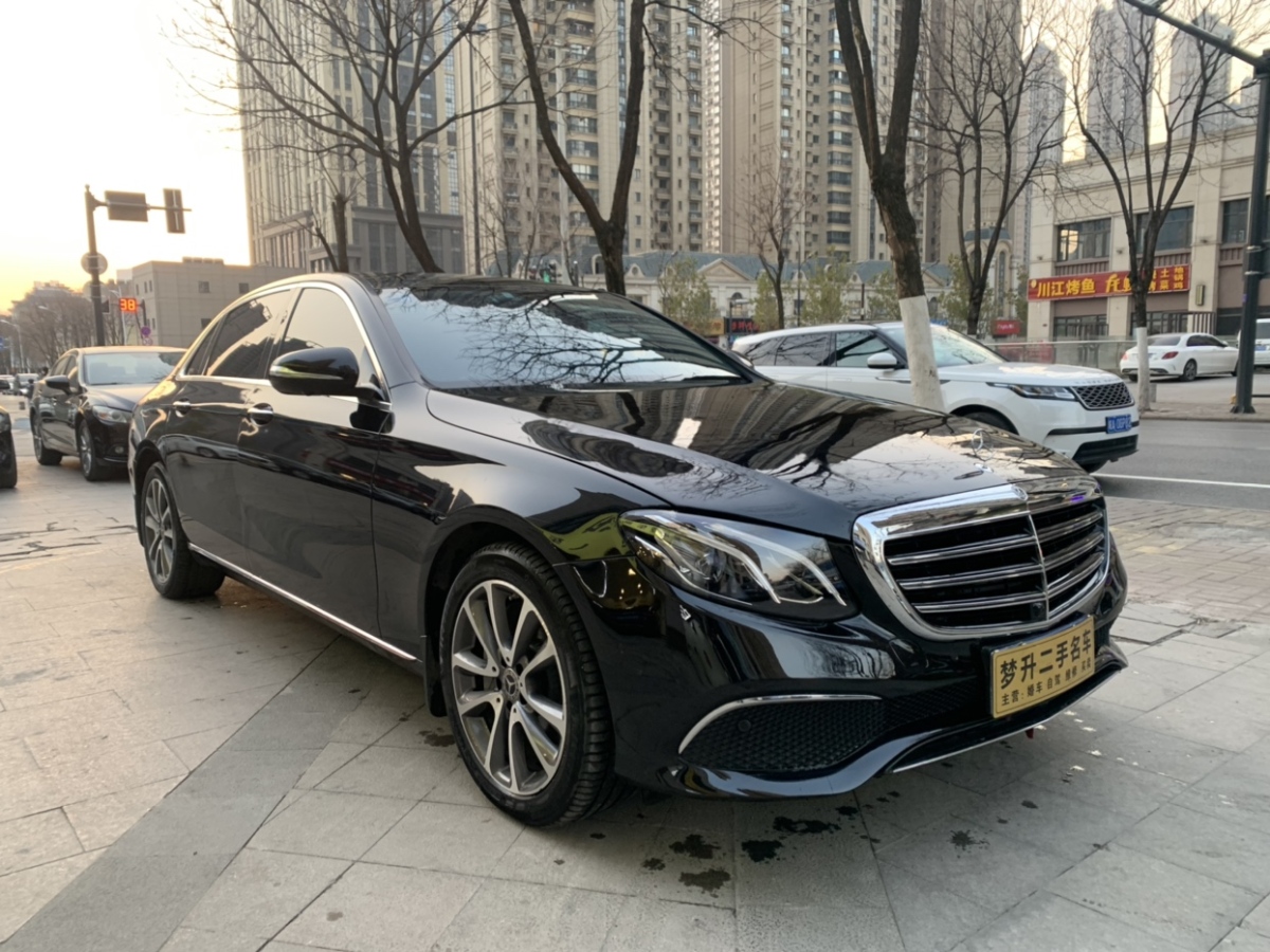 奔驰 奔驰e级 2022款 e 300 l 运动时尚型图片