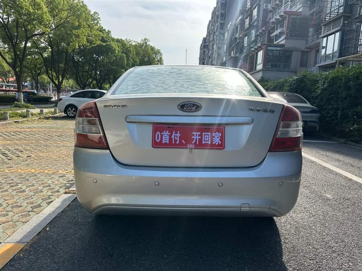 福特 ?？怂? 2012款 三廂經(jīng)典 1.8L 手動(dòng)時(shí)尚型圖片