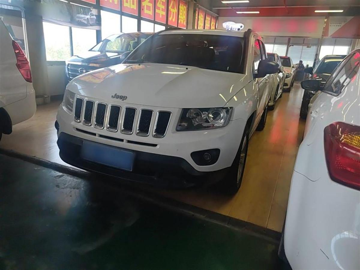 Jeep 指南者  2015款 2.0L 兩驅(qū)運動版圖片