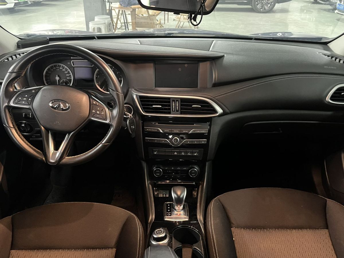 英菲尼迪 QX30  2017款 1.6T 兩驅極夜版圖片