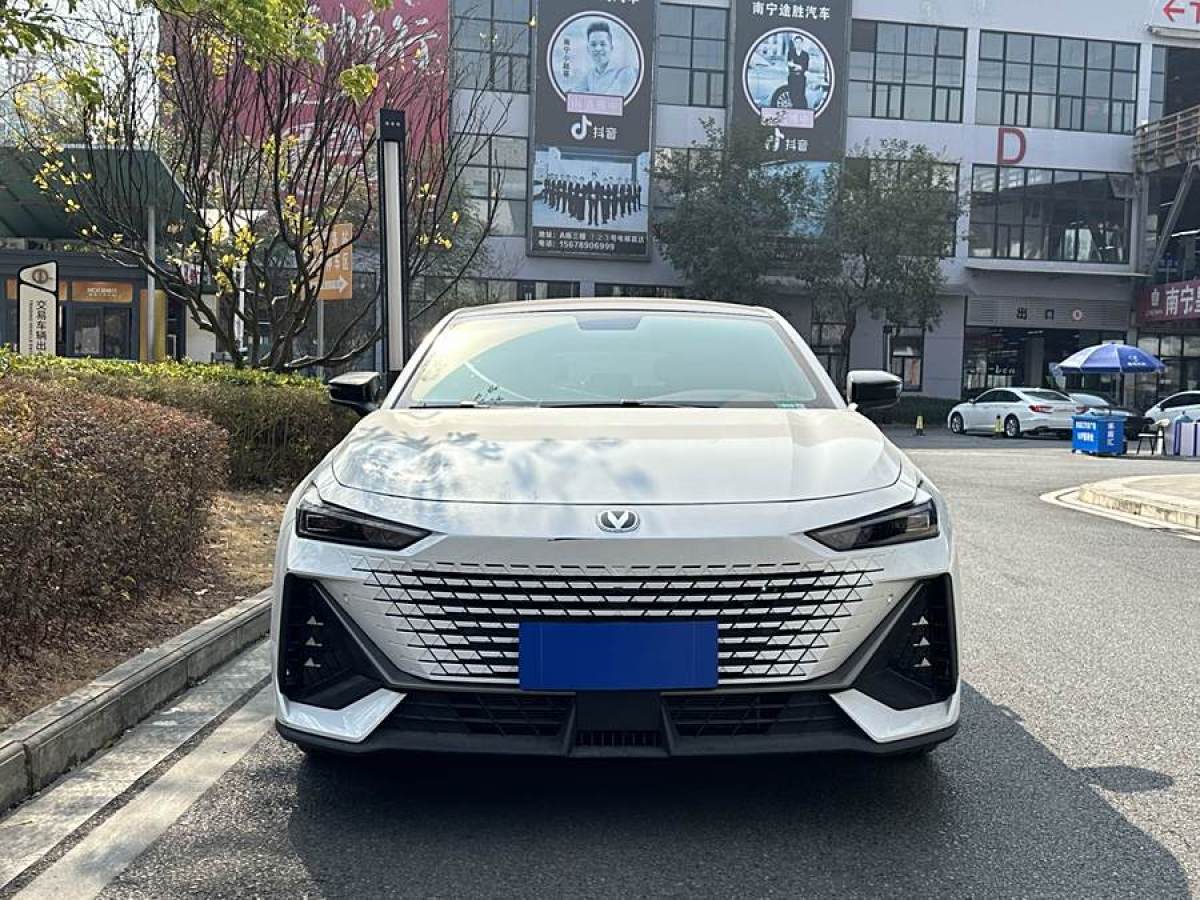 長安 長安UNI-V  2022款 1.5T 尊貴型圖片