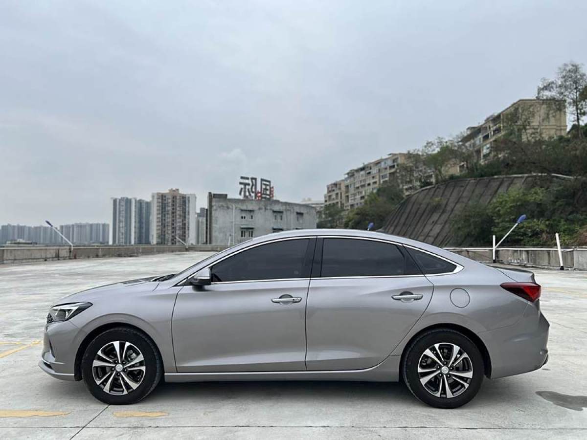 長(zhǎng)安 逸動(dòng)  2020款 PLUS 藍(lán)鯨NE 1.4T GDI DCT尊貴型圖片