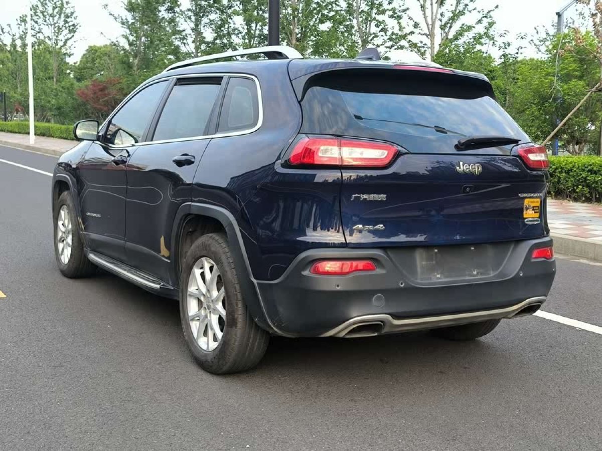 Jeep 自由光  2016款 2.4L 專業(yè)版圖片