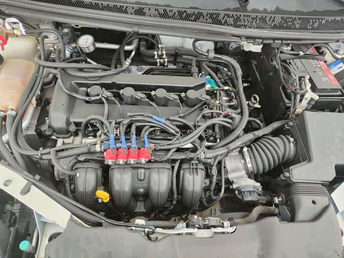 福特 ?？怂? 2013款 兩廂經(jīng)典 1.8L 自動百萬紀念版圖片