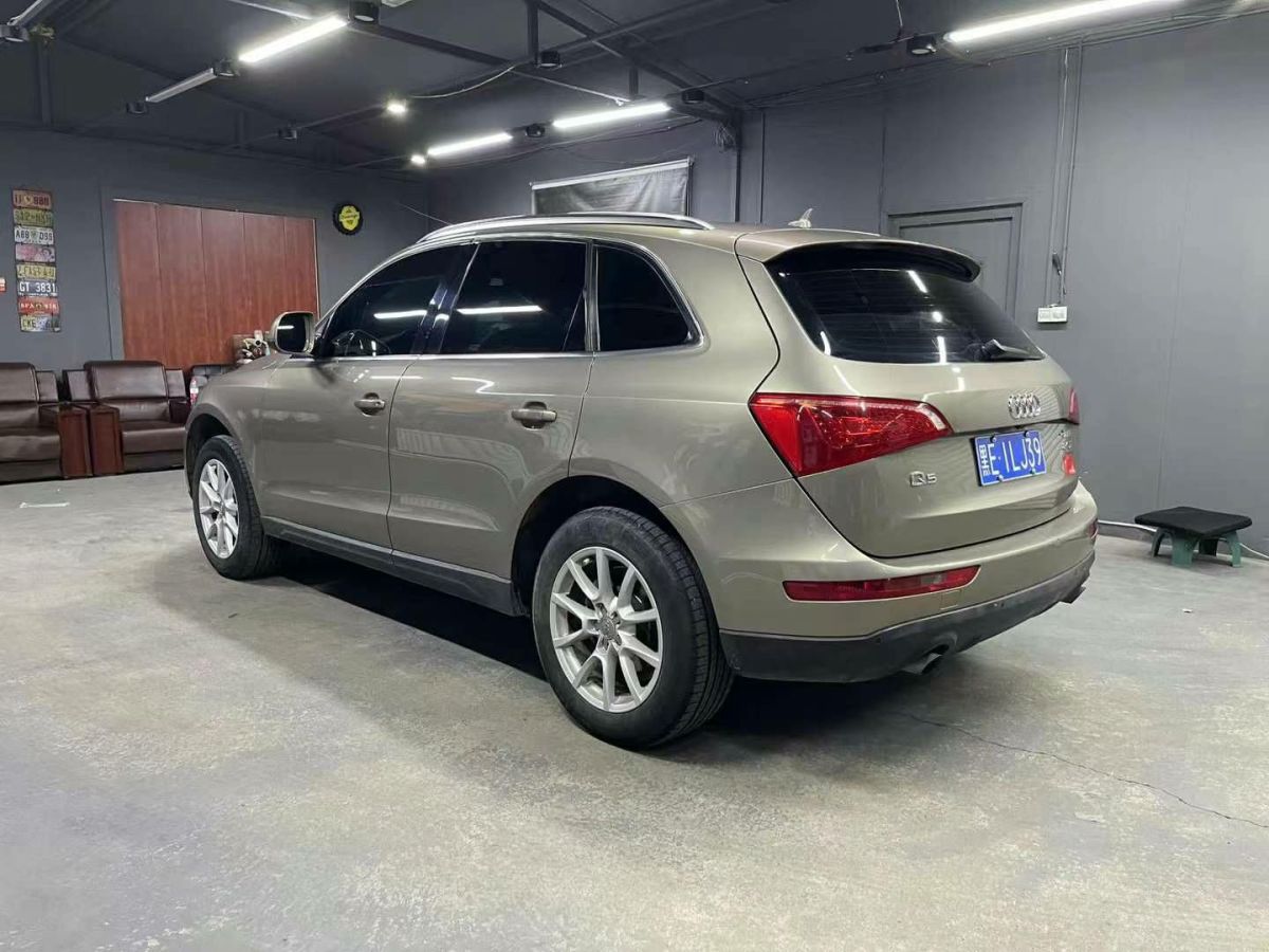 奥迪 奥迪Q5  2010款 Q5 2.0TSI 首发限量版运动版图片