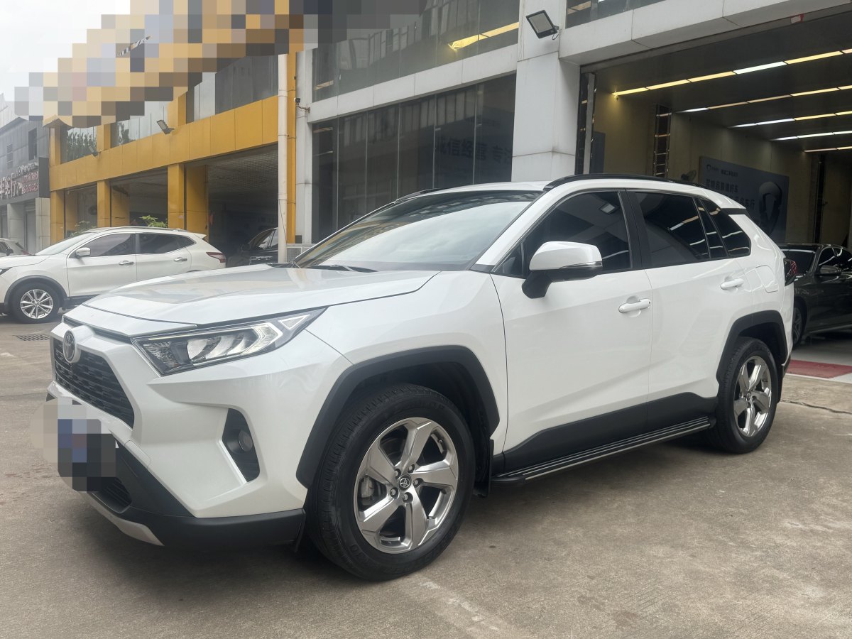 豐田 RAV4  2018款 榮放 2.0L CVT兩驅(qū)風尚版圖片