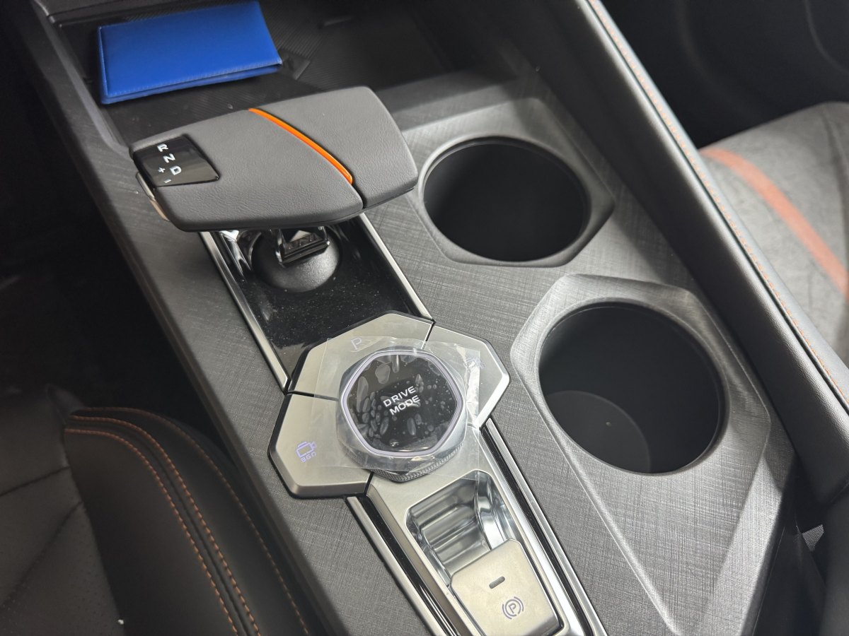 長(zhǎng)安 長(zhǎng)安UNI-V  2024款 1.5T 尊貴型圖片
