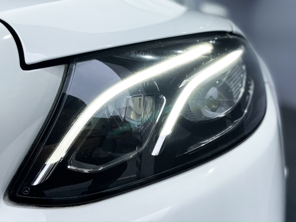 奔驰 奔驰E级  2016款 E 300 L 运动时尚型图片