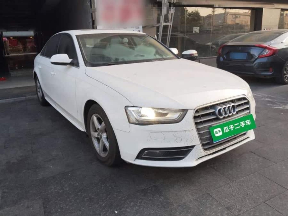 奧迪 奧迪A4L  2015款 35 TFSI 自動(dòng)標(biāo)準(zhǔn)型圖片