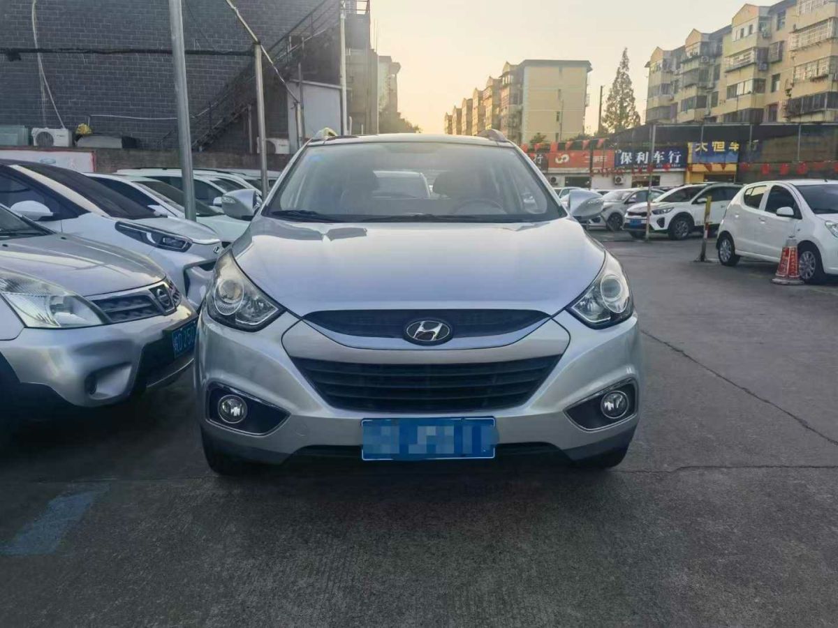 現(xiàn)代 ix35  2010款 2.0 GLS 四驅(qū)尊貴導(dǎo)航版圖片