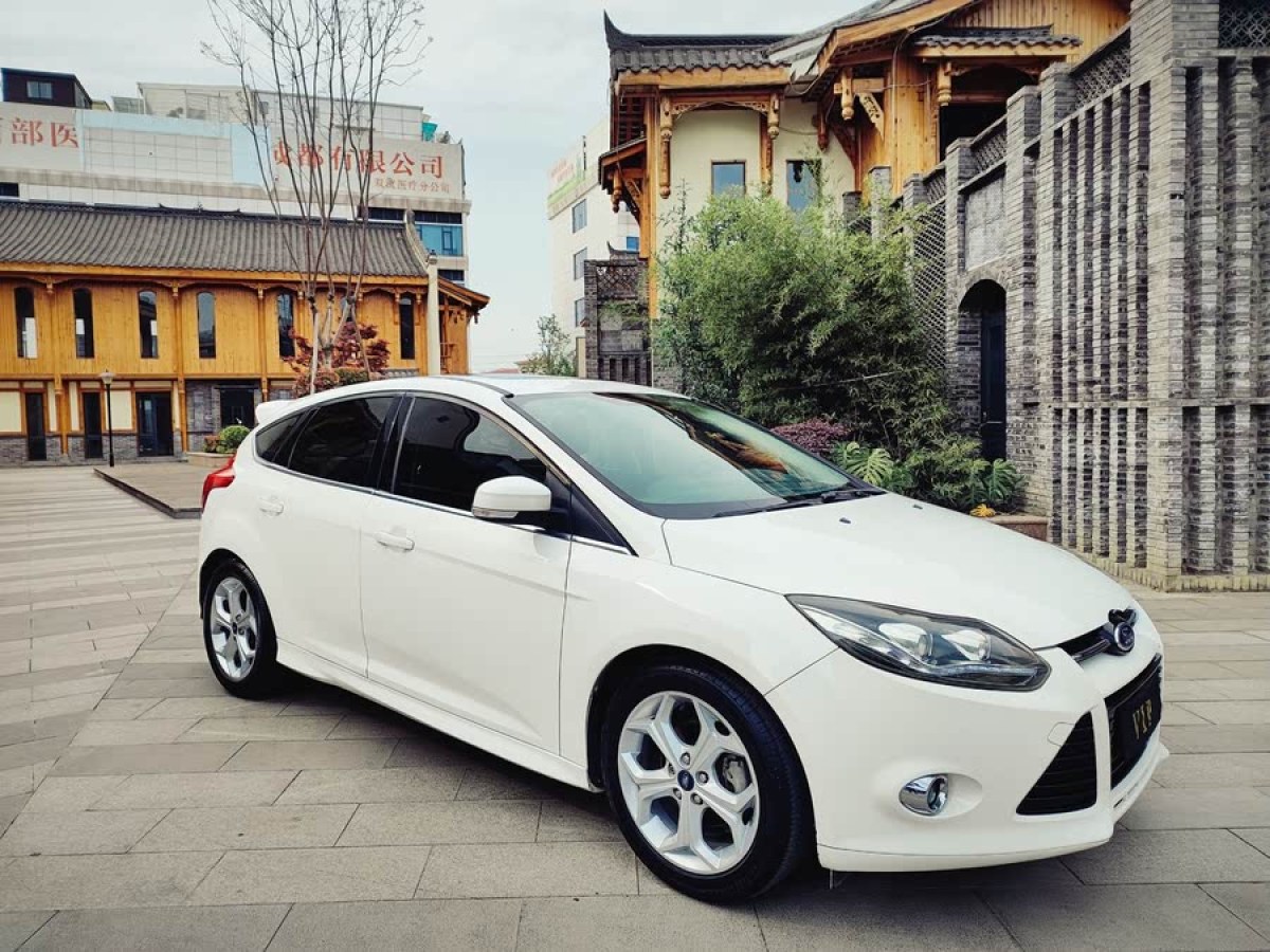 福特 ?？怂? 2012款 兩廂 2.0L 自動豪華運動型圖片