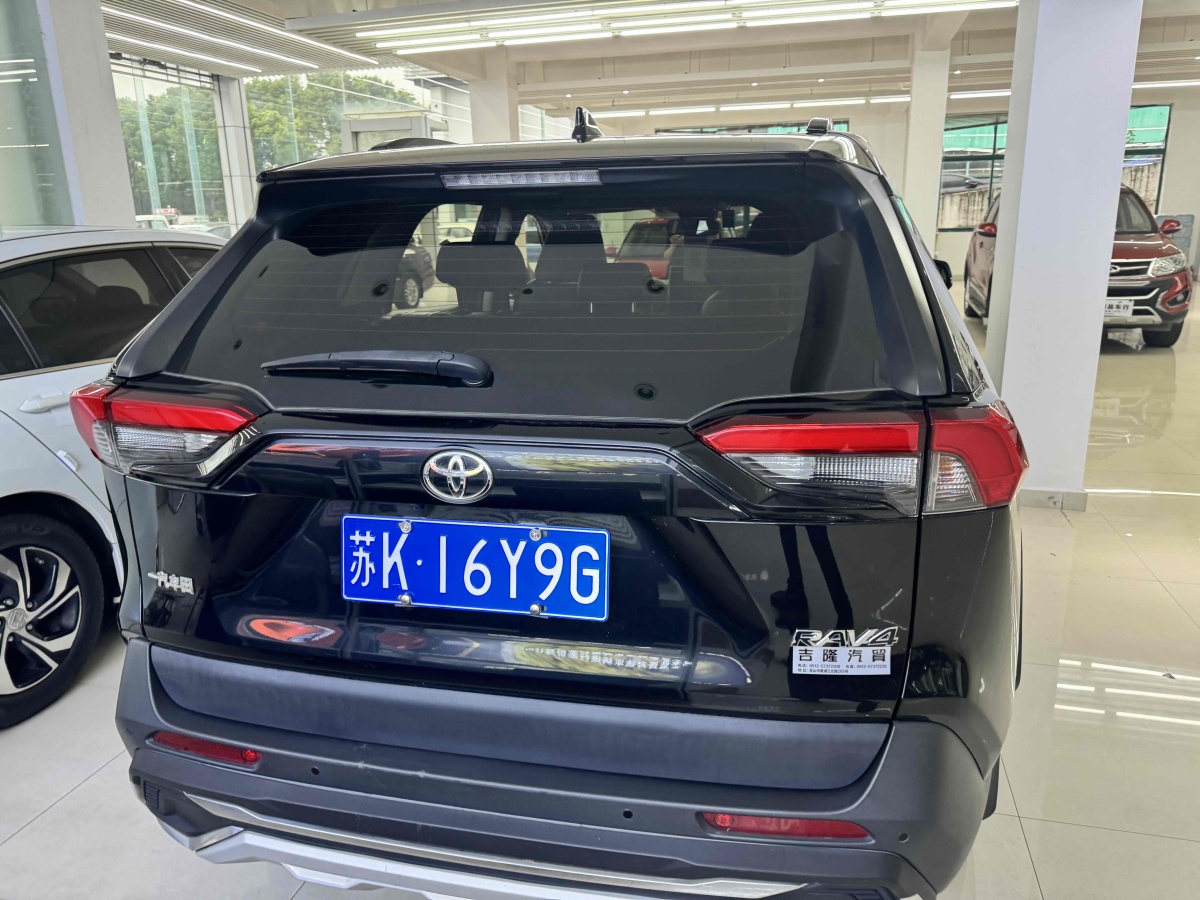 2021年1月豐田 RAV4  2018款 榮放 2.0L CVT兩驅(qū)風(fēng)尚版