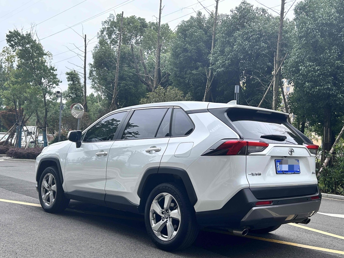 丰田 RAV4  2018款 荣放 2.0L CVT两驱风尚版图片