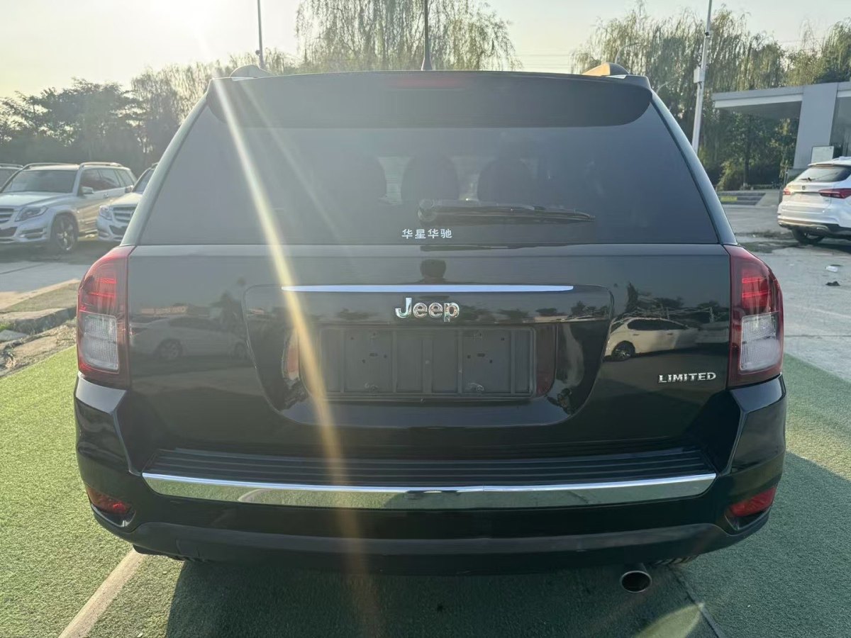 Jeep 指南者  2015款 2.0L 兩驅(qū)豪華版圖片