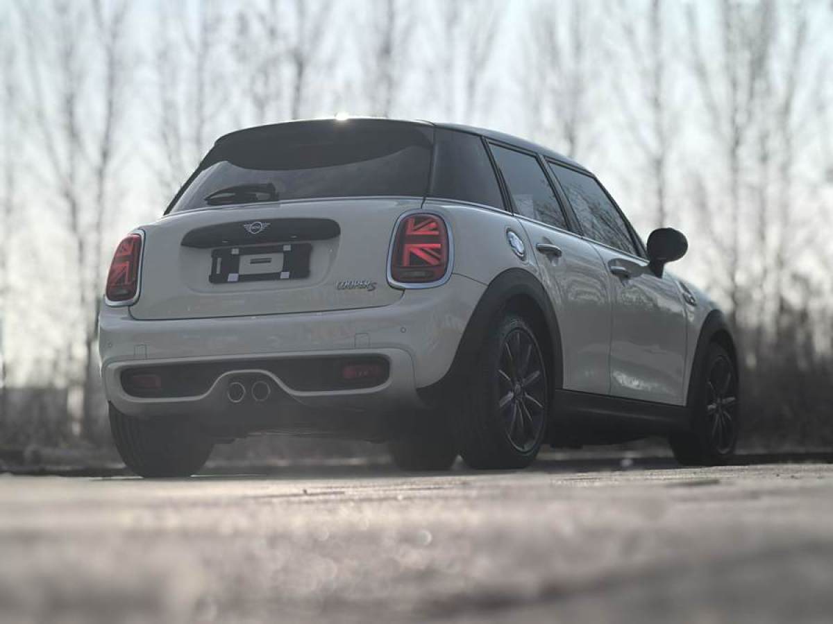 MINI MINI  2018款 2.0T COOPER S 經(jīng)典派 五門(mén)版圖片