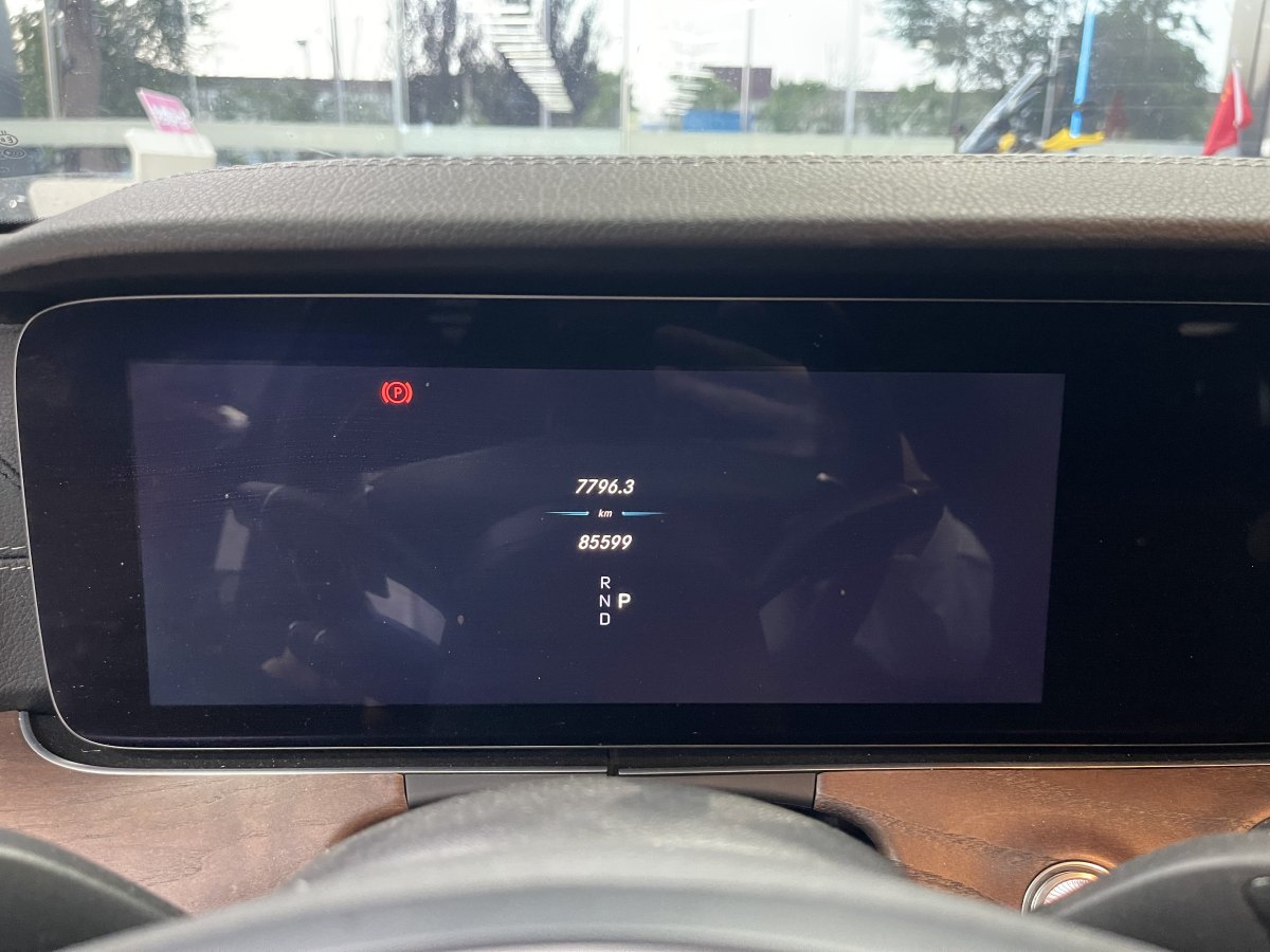 奔驰 奔驰E级  2018款 改款 E 300 L 时尚型图片