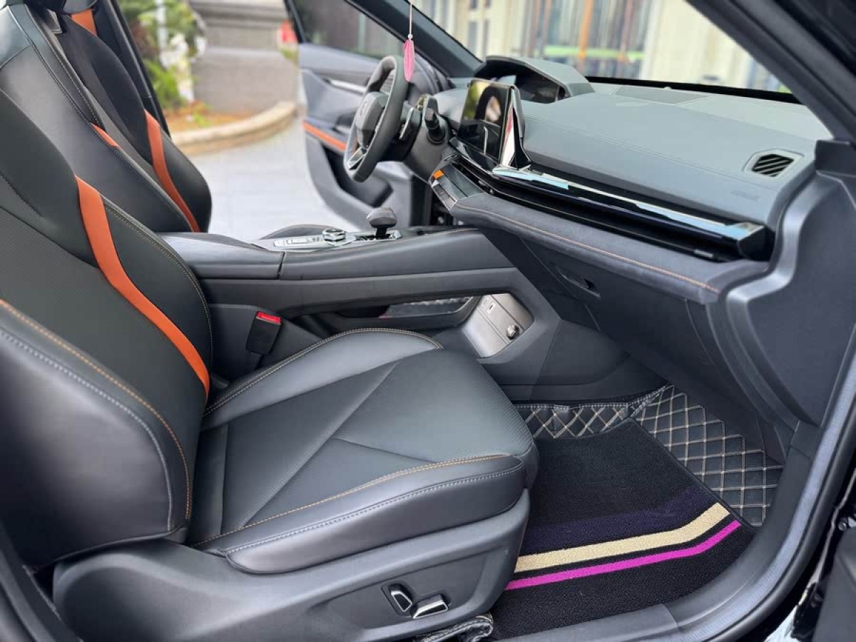 長安 長安UNI-V  2022款 1.5T 運動版圖片