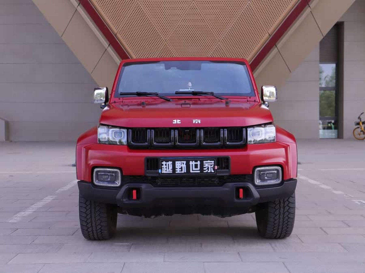 北京 BJ40  2023款 2.0D 自動(dòng)四驅(qū)刀鋒英雄版?zhèn)b客型圖片