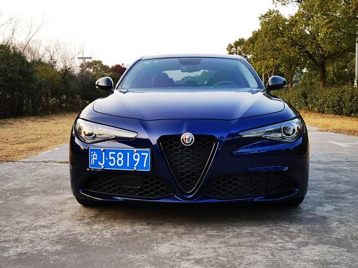 阿爾法·羅密歐 Giulia  2019款 2.0T 280HP Black Package黑標(biāo)限量版圖片