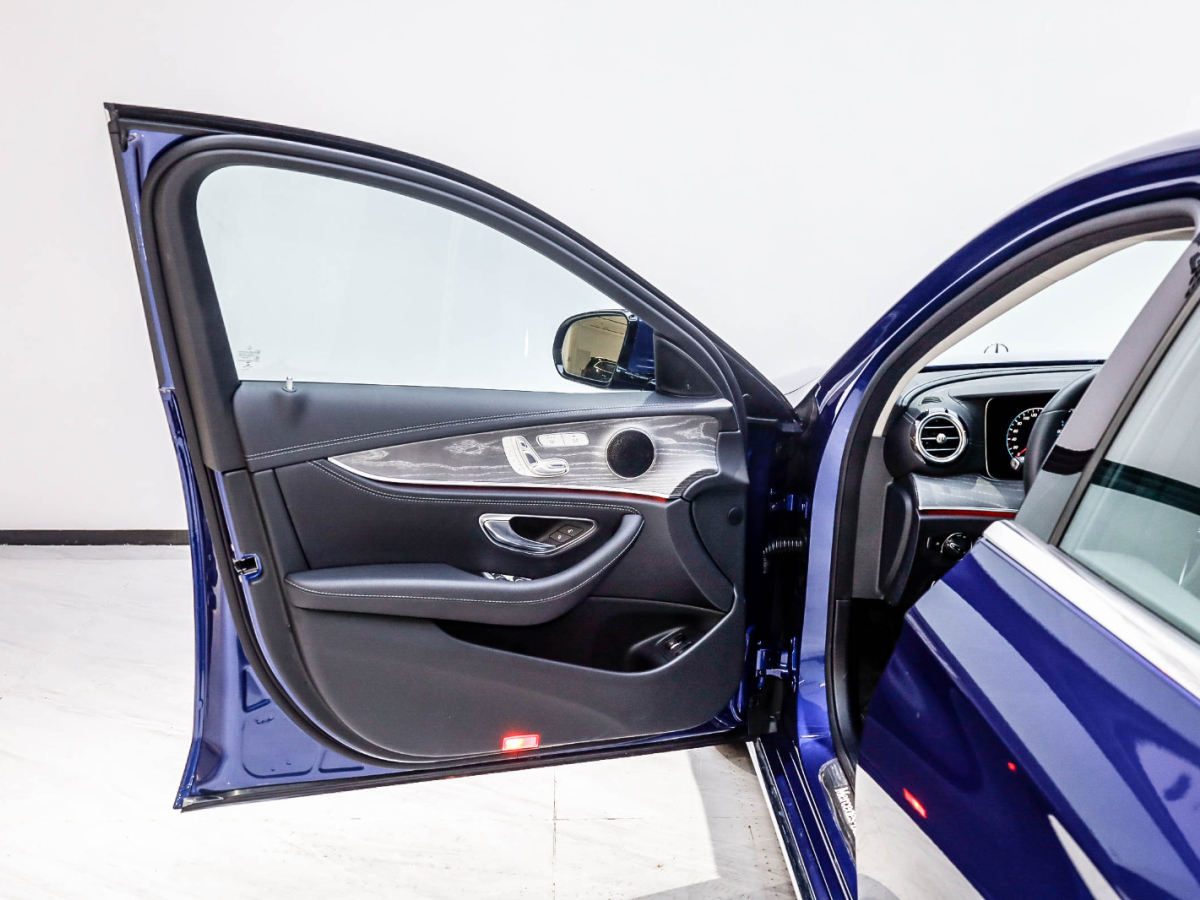 2023年3月奔驰 E级新能源 2023款 E 350 e L 插电式混合动力轿车