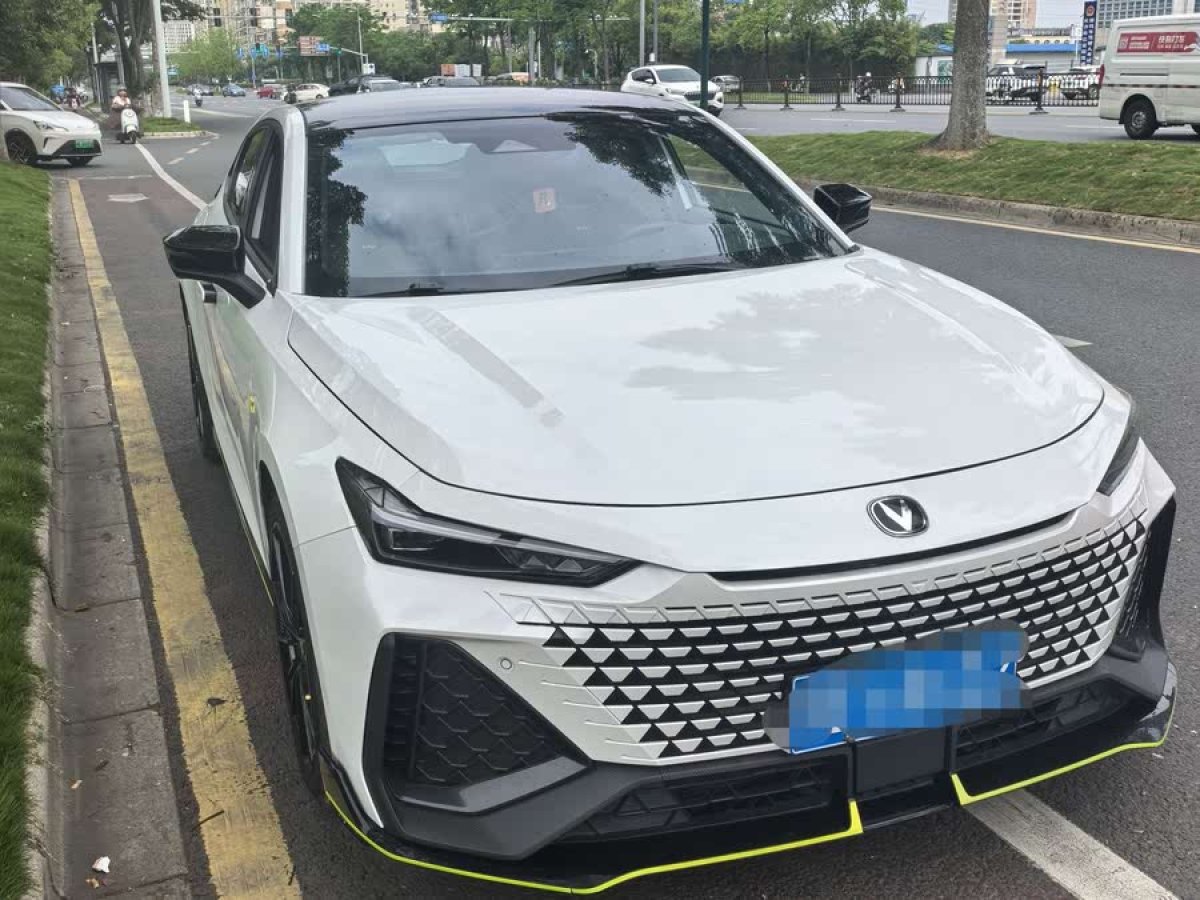 長(zhǎng)安 長(zhǎng)安UNI-V  2022款 2.0T 領(lǐng)速版圖片