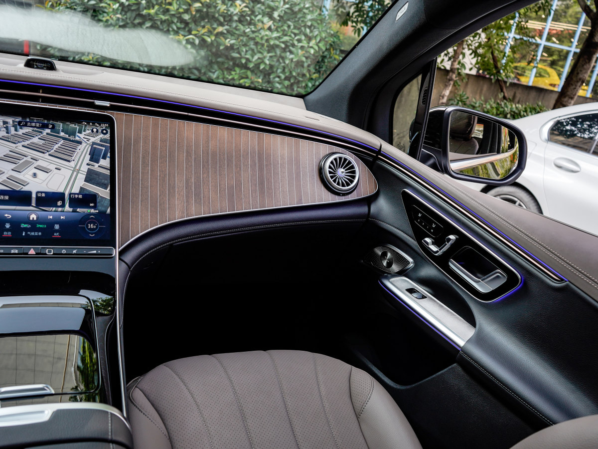 2024年5月奔馳 奔馳EQE SUV  2024款 500 4MATIC 豪華版