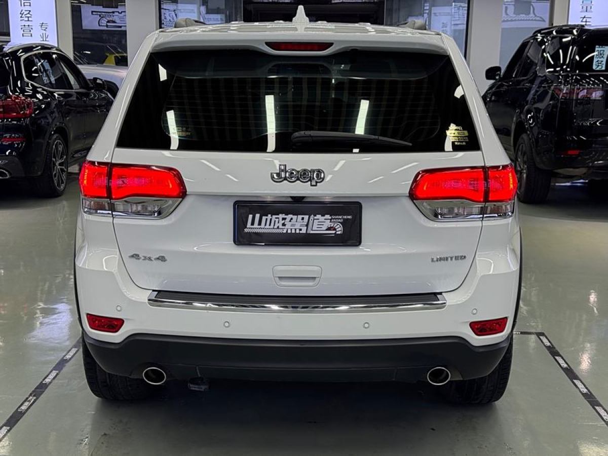 2018年10月Jeep 大切諾基  2017款 3.0L 舒享導(dǎo)航版