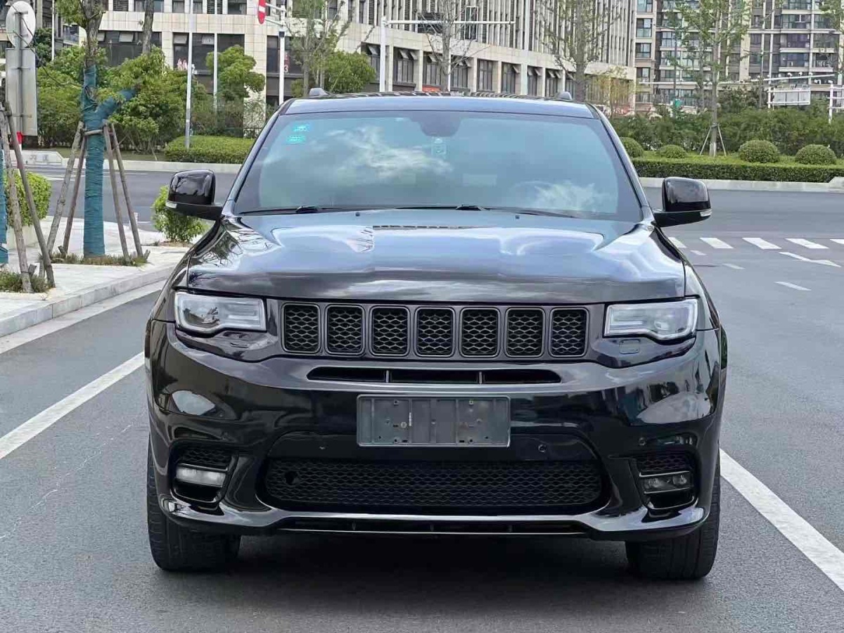 2018年10月Jeep 大切諾基  2017款 3.0L 舒享導(dǎo)航版