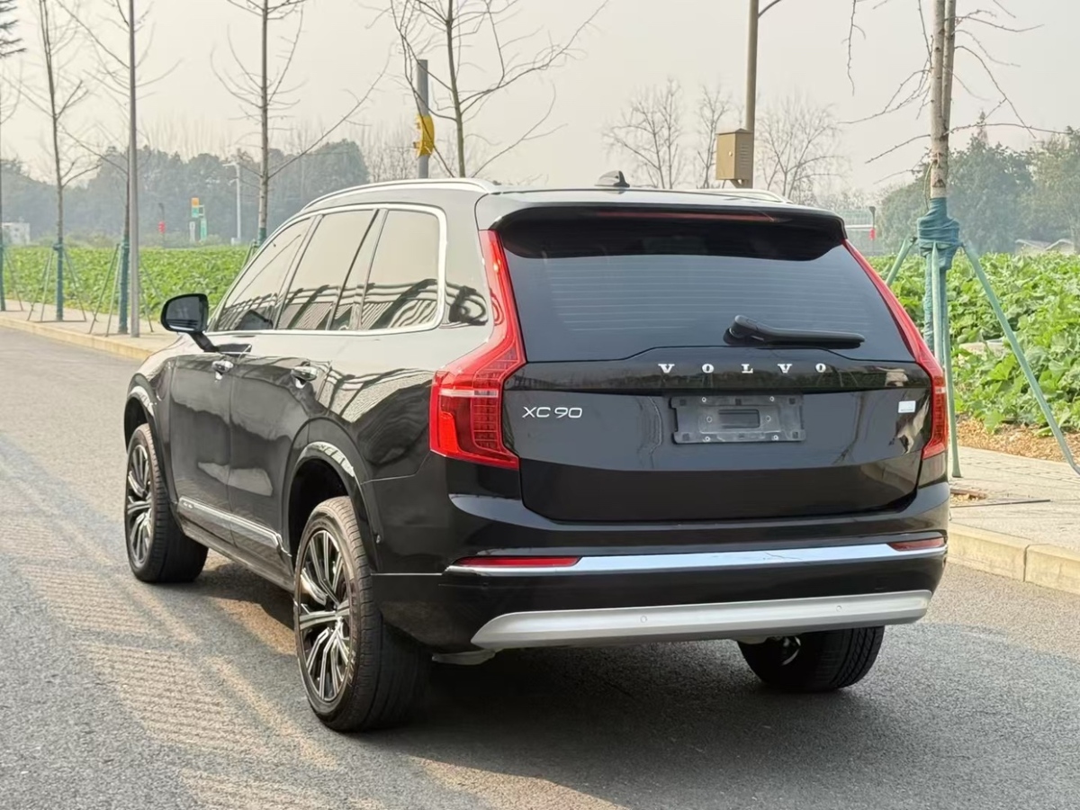 2022年4月沃爾沃 XC90新能源  2022款 E驅(qū)混動(dòng) T8 智尊豪華版 7座