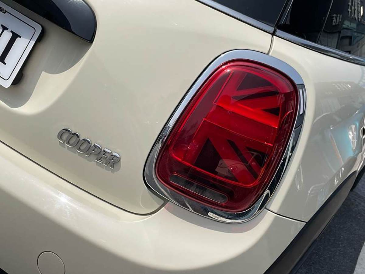 MINI COUNTRYMAN  2018款 1.5T COOPER 藝術(shù)家圖片